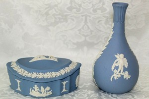 Wedgwood-Blue-Jasperware-Horse-Pegasus-Cherubs-Small-Vase-and-Trinket-Box