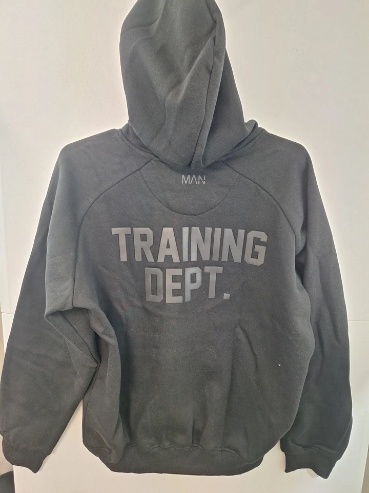 Sudadera con Capucha Boohoo Hombre Pequeña Negra Departamento de Entrenamiento Activo Boxy Foto 2 de 2