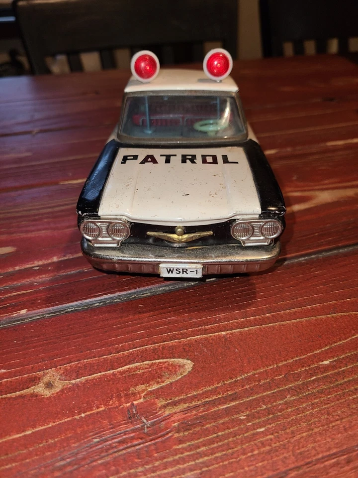 Coche de policía de juguete de hojalata vintage patrulla fricción Corvair Ichiko Japón 1960 policía metal Foto 4 de 4