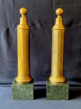Coppia di Colonne in Ottone su Base in Marmo Verde - Italia Prima Metà XX sec.