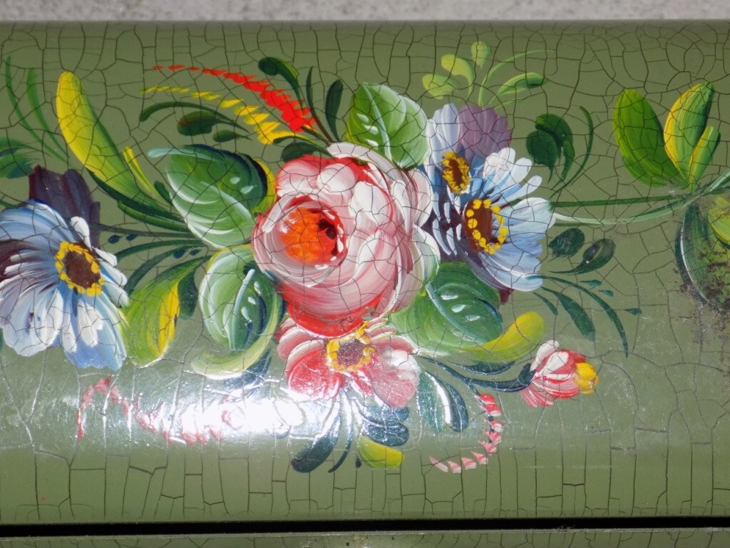 VENDU - Ancien ramasse-miettes laqué et peint à la main - Le Grenier de Lisette