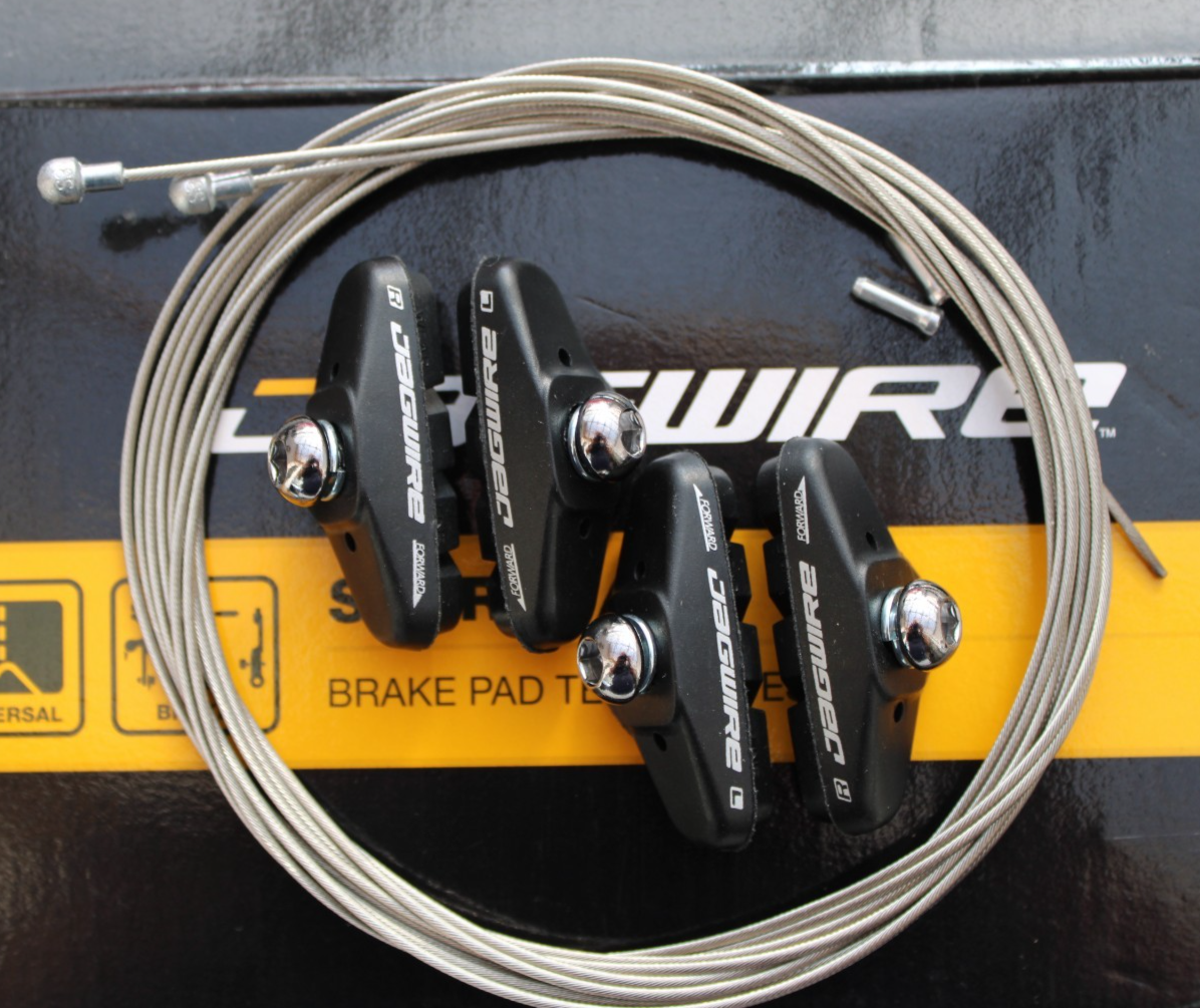 Jagwire Road Bike Brake Blocks  Racer  TWO PAIRS with 2 x Stainless Inner Cables