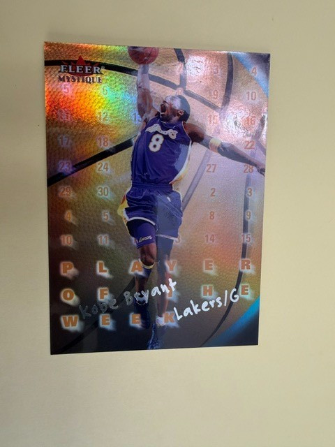 2000-01 Fleer Mystique Kobe Bryant Player of the Week #15 PW Lakers