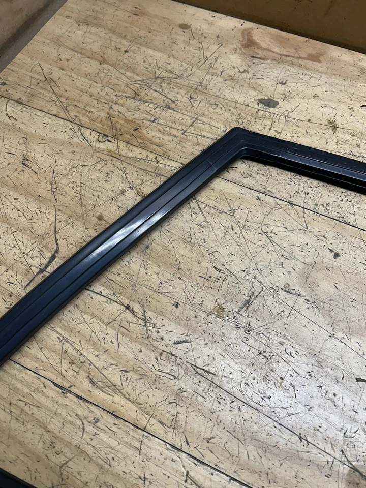 86-92 Jeep Comanche OEM Rear Window Rubber Gasket Seal Trim Solid or Slider  - Image 3 of 4