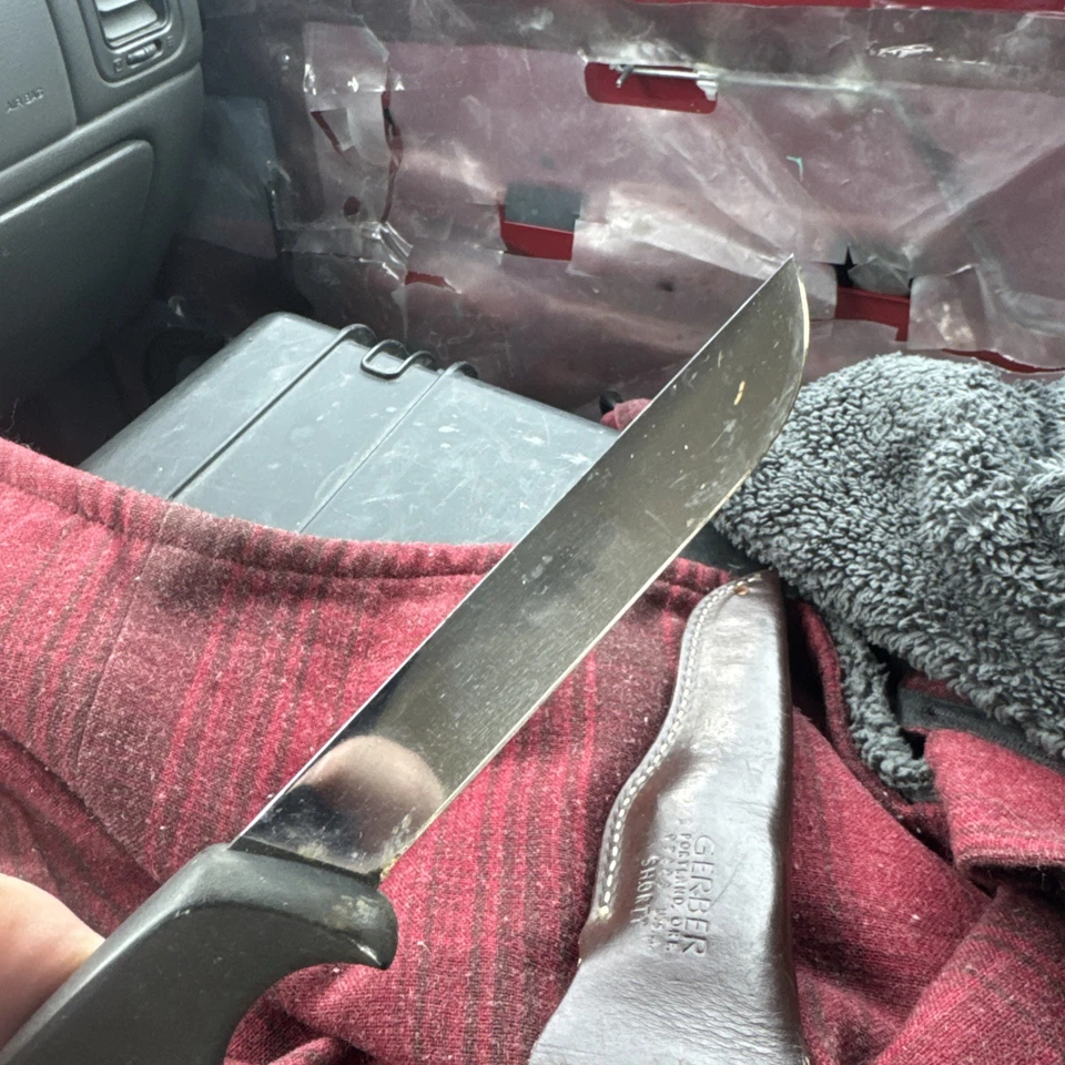 Vintage Gerber  “shorty” Model Black Armorhide Handle And Leather Sheath  - Image 4 of 4