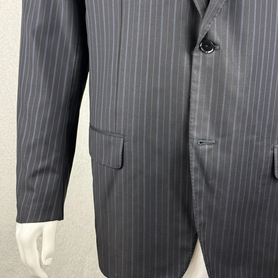 Traje Chaqueta Isaia Azul Marino Rayas Lana Virgen 58IT 48US Largo Usado en Excelente Condición Foto 3 de 4