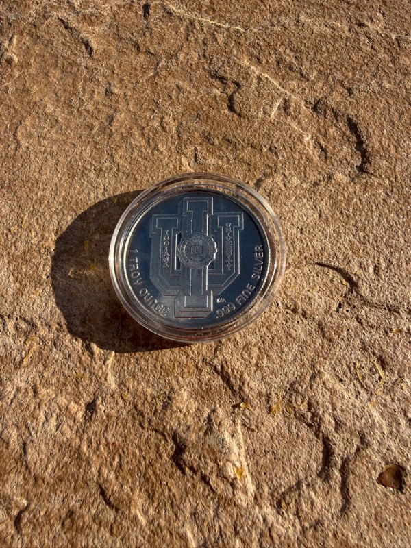 VINTAGE INDIANA UNIVERSITY 1987 NCAA CHAMPIONIONSHIP COIN