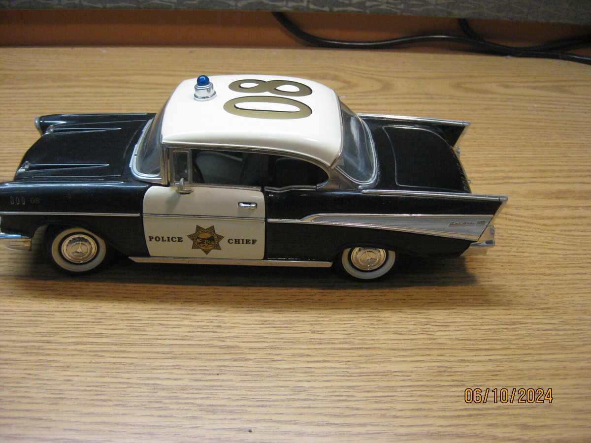 1/18 1957 CHEVROLET BELAIR HT , WH/BLACK 