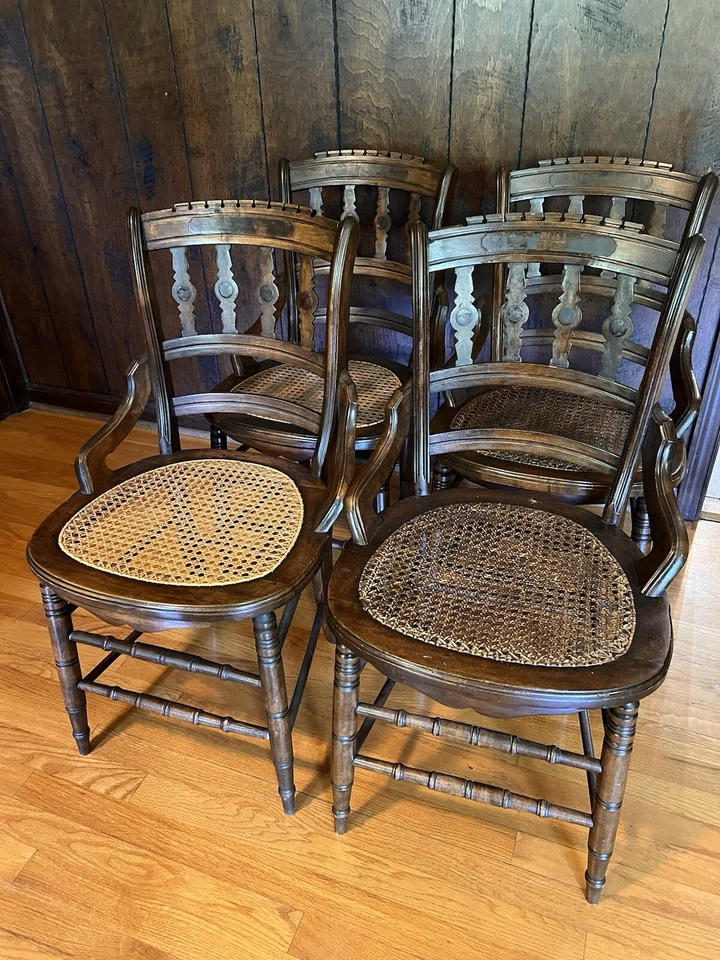 Juego de sillas antiguas de caña de nogal gótico Eastlake Foto 2 de 4