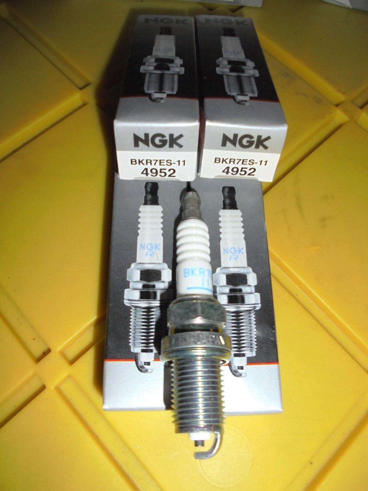 Set of 4 Spark Plugs NGK Standard  Resistor BKR7ES11 # 4952