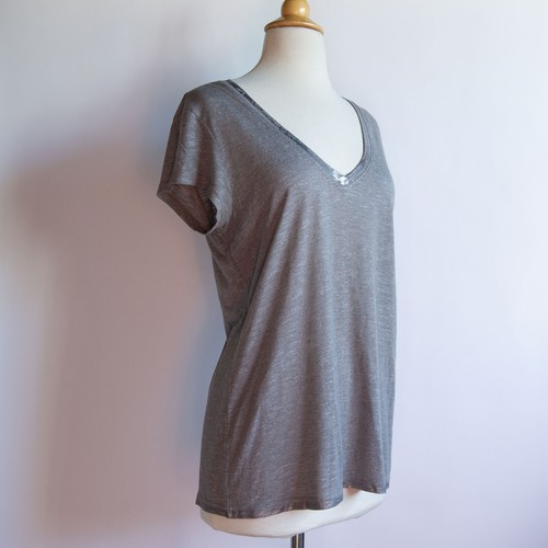 Michael Stars V-Neck Metallic Tee T-Shirt in Silver/Gray One Size (M/L) - Picture 3 of 9