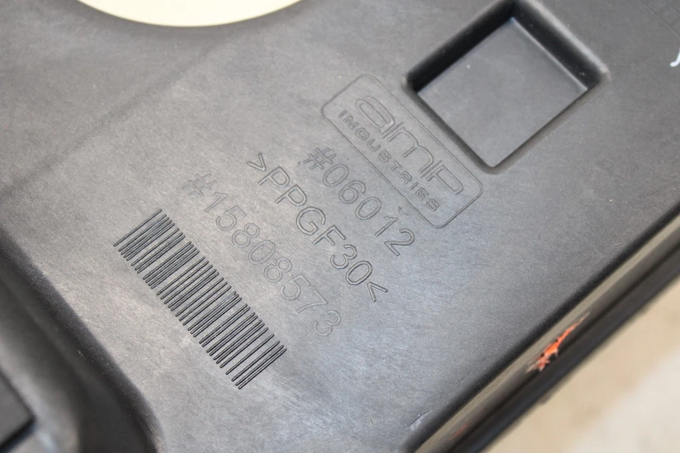 Carcasa de entrada de aire Saturn Sky 2007-2010 15808573 OEM MC28 Foto 3 de 4