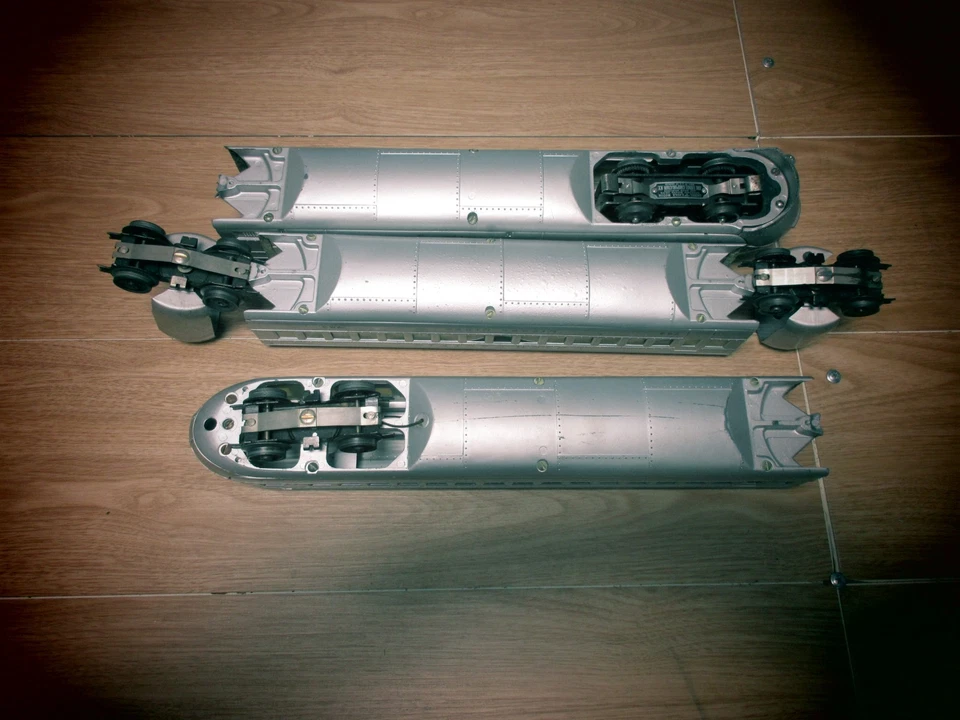 VINTAGE LIONEL #752W STREAMLINER CAR SET W/ 753, 754 & 2 VESTIBULES TESTED - Image 4 of 4