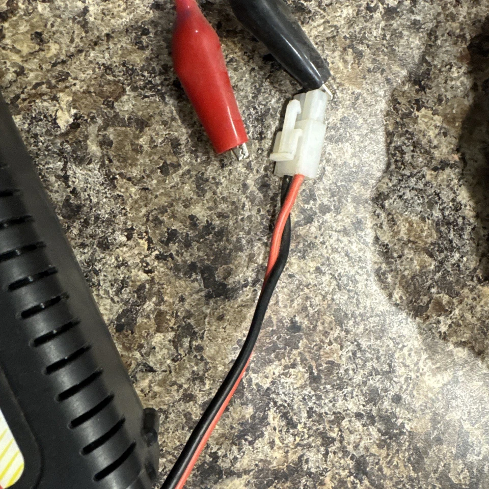 Cargador de pico deportivo ONYX200 AC/DC para baterías de NiCd y NiMH de 4-7 celdas USADO Foto 4 de 4