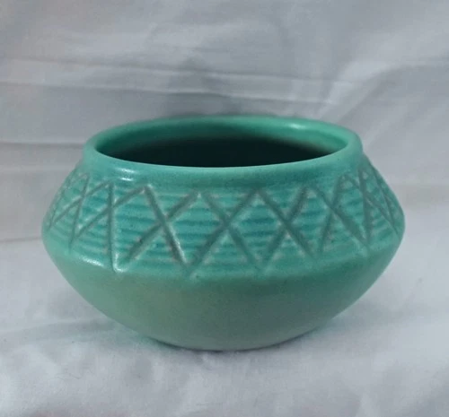 vintage Van Briggle cross hatch bowl Arts & Crafts Matte finish Leroy Weber A+