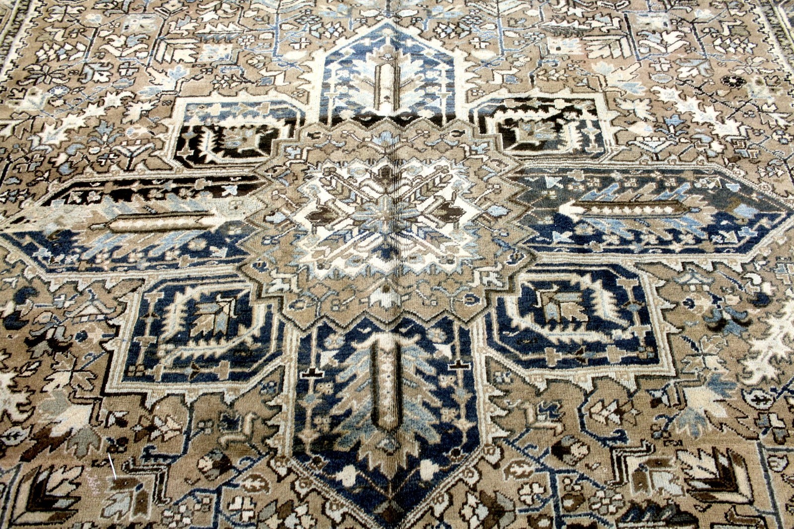 10X18 1920's MUSEUM MASTERPIECE ANTIQUE HAND KNOTED NATURAL DYE HERIZZ WOOL RUG