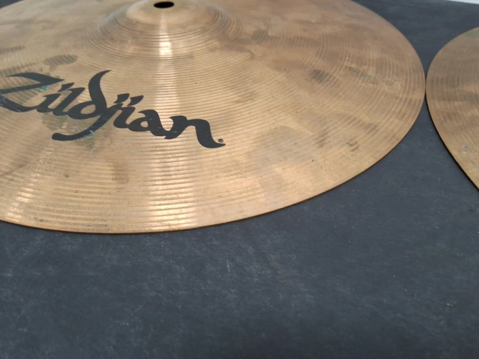 Par de platillos superiores e inferiores Zildjian ZBT 13”/33 cm hechos en EE. UU. Foto 4 de 4