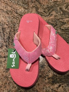 girls sparkly flip flops