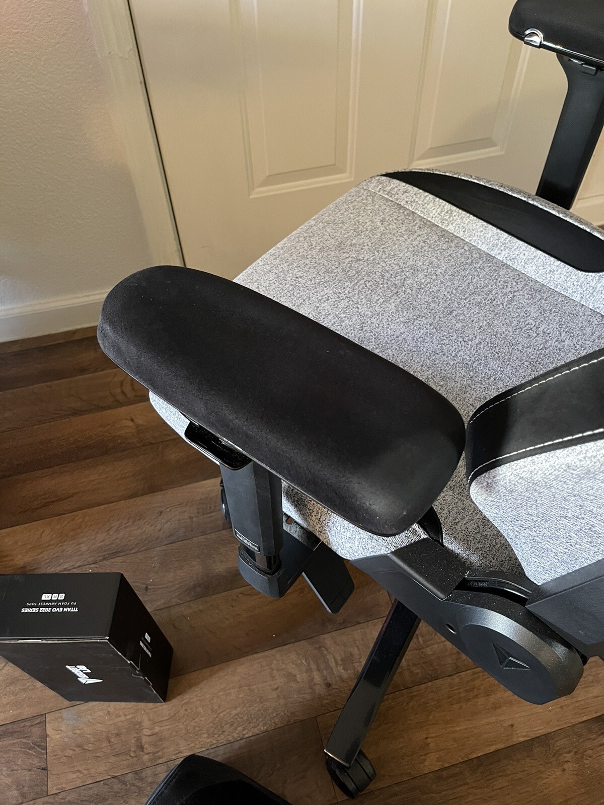 Secretlab TITAN Evo 2022 Series XL, foot pillow, head pillow, original