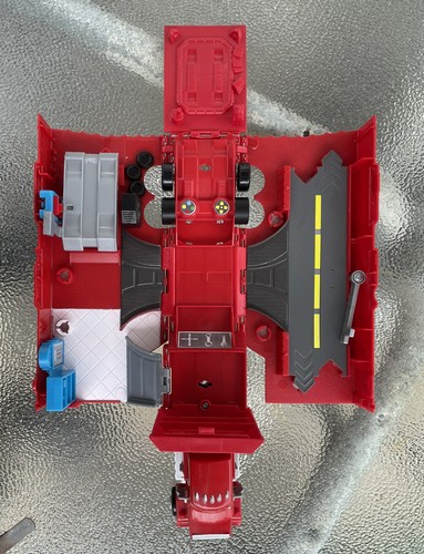 Disney Pixar Autos Transforming Mack Schlepper Anhänger McQueen siehe lesen