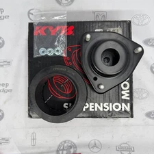 KYB MOUNT COMPONENTS KIT - 1 FRONT SUSPENSION STRUT MOUNT KIT SM5679