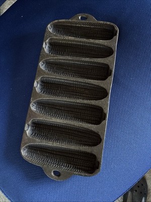 Vintage Cast Iron Corn Stick Pan 7 Ear Cornbread Mold Unmarked USA