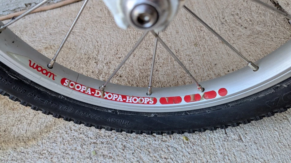 Bicicleta para niños Woom 2 14 pulgadas edades 3-5 y 37-43" altura del ciclista Foto 3 de 4