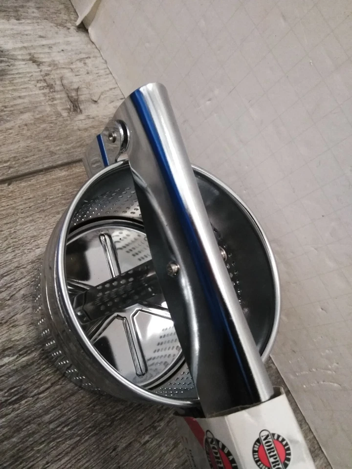 Ricer de patatas Norpro / prensa de frutas #162 acero inoxidable, triple cromado Foto 4 de 4