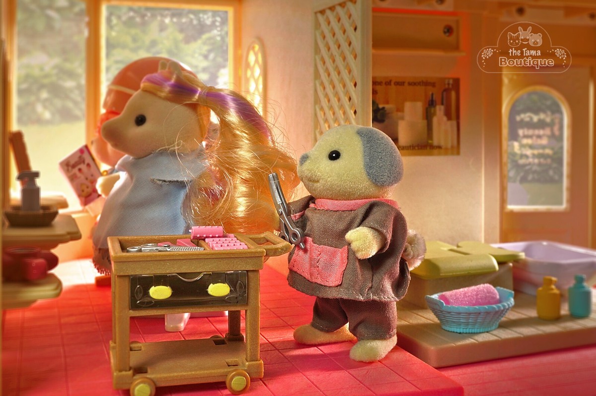 Sylvanian Families Calico Critters Beauty Salon with Patches Hairdresser