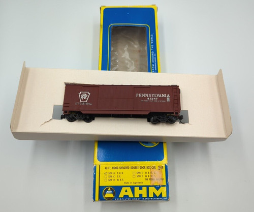 Coche de caja lateral de madera AHM HO Scale Pennsylvania doble puerta 40' #83247 con Kadees | Zustand: Used