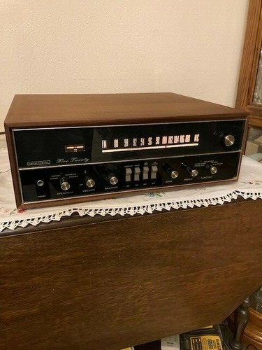 Stereo Receiver. Wood Cabinet. Works 