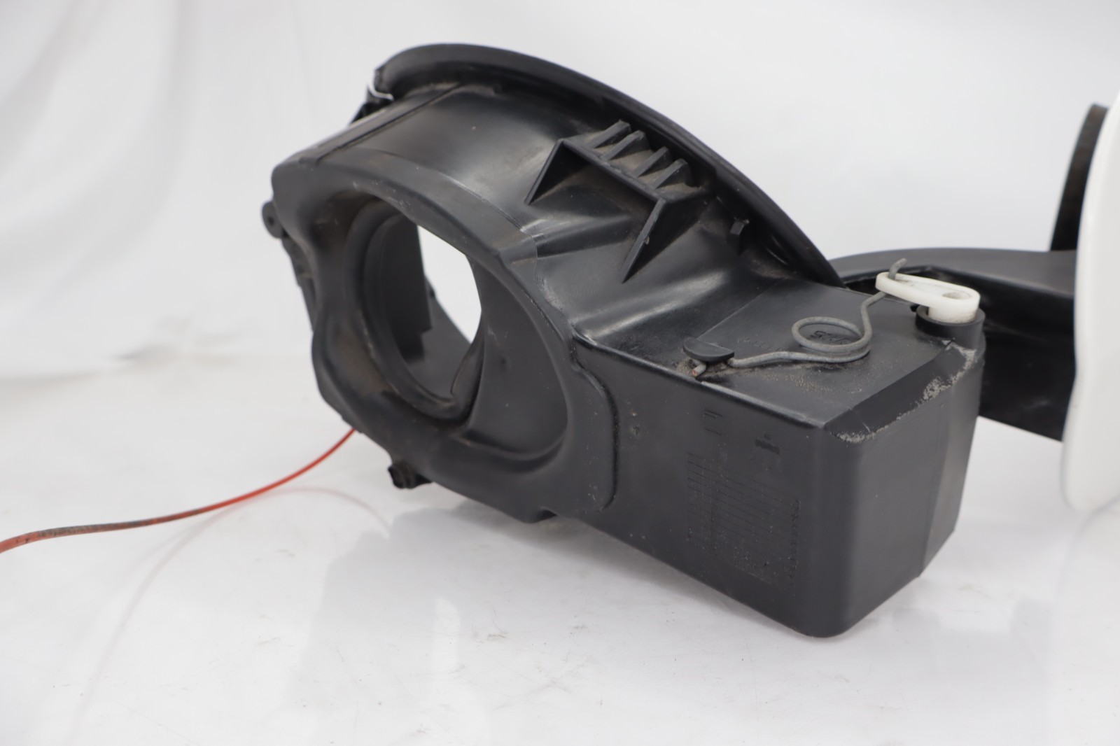 Maserati Ghibli 2014-2019 Fuel door
