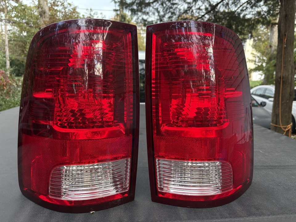 Dodge Ram 1500 2500 3500 2009-2017 luz trasera lateral derecha y derecha nuevo par OEM Foto 4 de 4