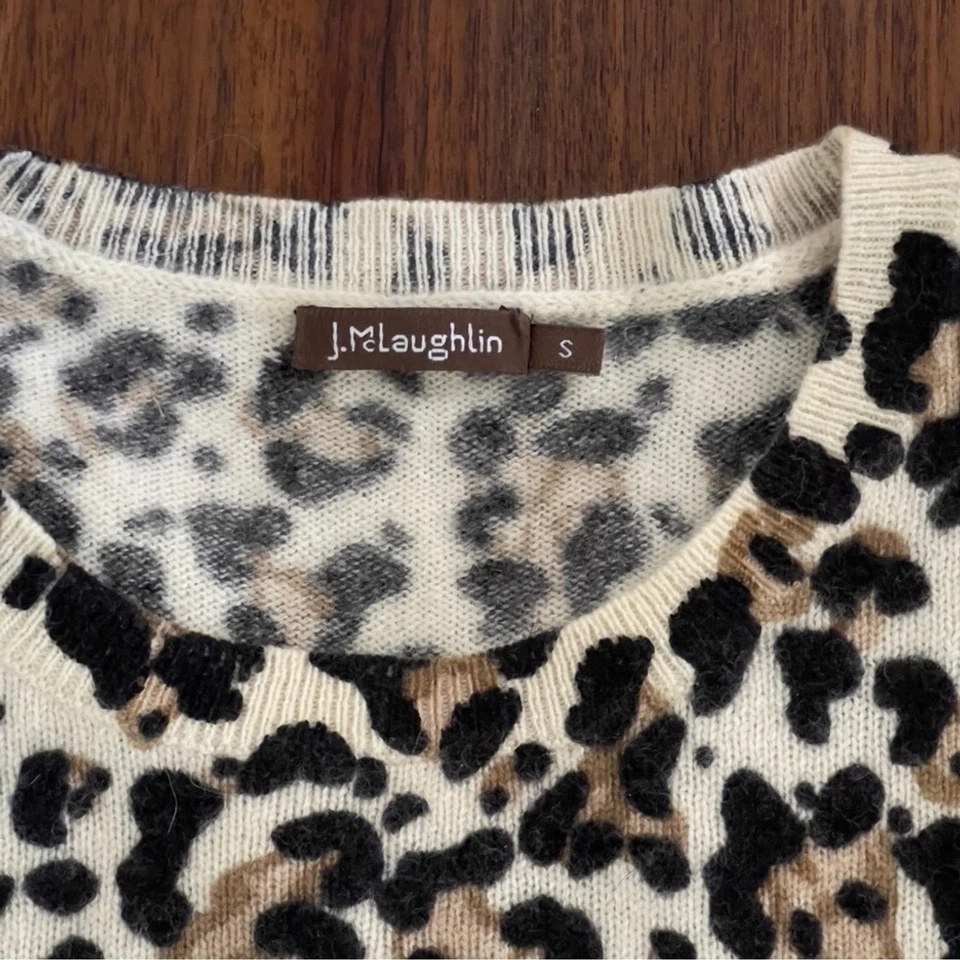 Suéter J.McLaughlin 100% Cachemira Leopardo Guepardo Estampado Animal Talla Pequeña Foto 4 de 4