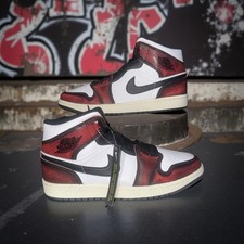 Preços baixos em Jordan 1 Retro Mid Black White | eBay