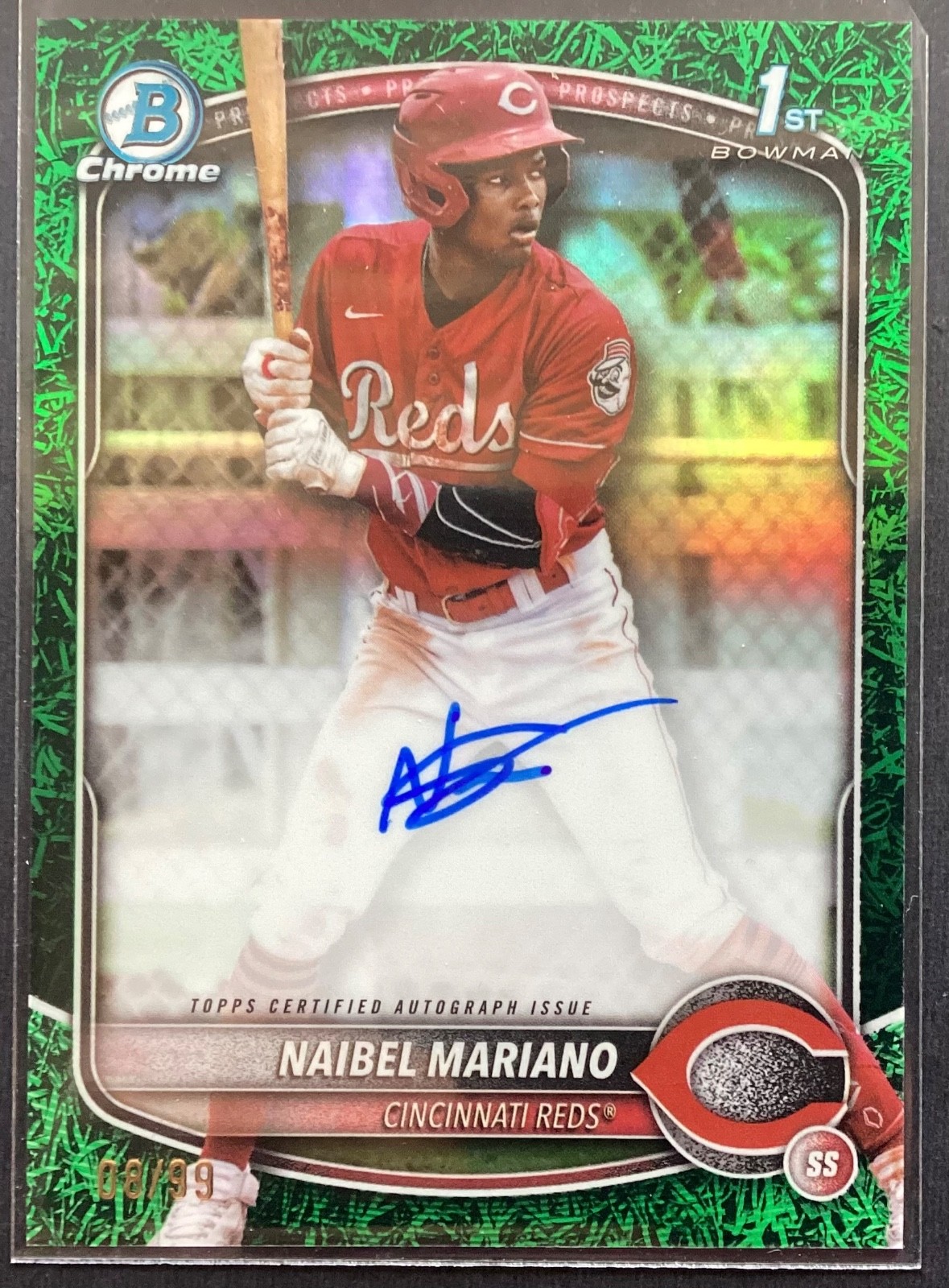 2025 Bowman Chrome 1st Autographs Naibel Mariano Green Grass Auto /99 (Reds)