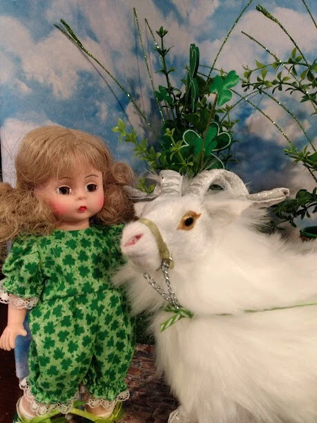 Madame Alexander Dolls 8"  St Patrick's Day  DIORAMA - Image 2 of 4