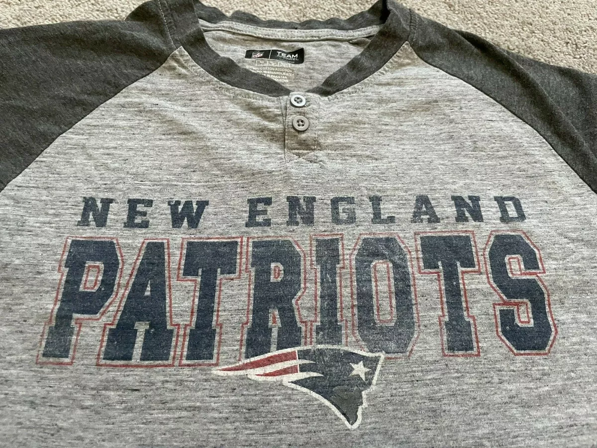 Mens long top sleeve patriots shirt