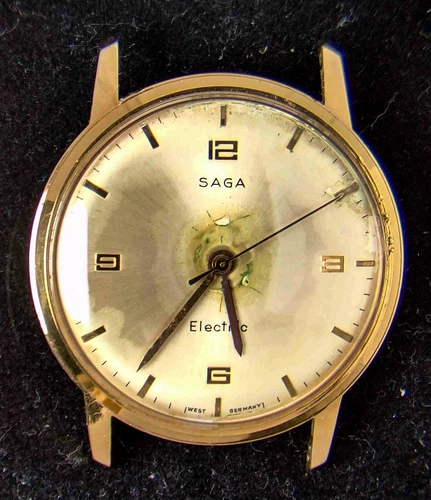Saga Timex Men's Quartz Vintage Watch -- Spares/Repairs