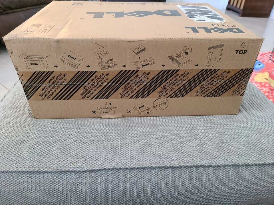 Dell Professional P1913 Black 19" 5ms Height adjustable LCD Monitor - Image 4 of 4