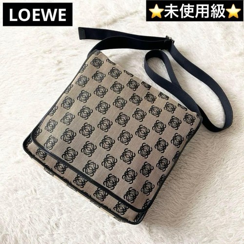 level LOEWE Anagram messenger bag unisex