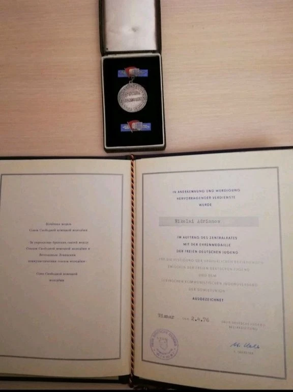 Raro Conjunto Completo Oficial Insignia Documentos de Honor Plata Alemania Komsomol RDA URSS RDA Foto 4 de 4