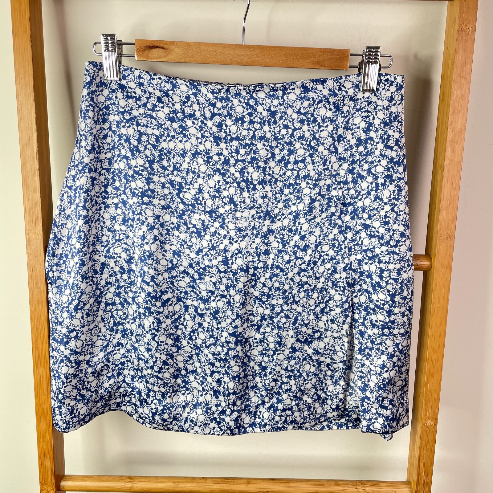 Zara Womens Medium Blue White Floral Mini Skirt Casual Spring Unlined
