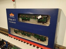 Bachmann (OO) 31-425 4CEP EMU 7105 Late SR Mulitiple Unit in Green.