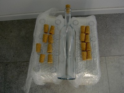 16 Glasflaschen je 0,75Liter Inhalt plus Natur-Korken, neu & ovp