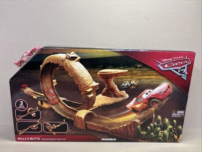 Disney Pixar Cars 3:  Willy's Butte Transforming Track &  Lightning McQueen NEW