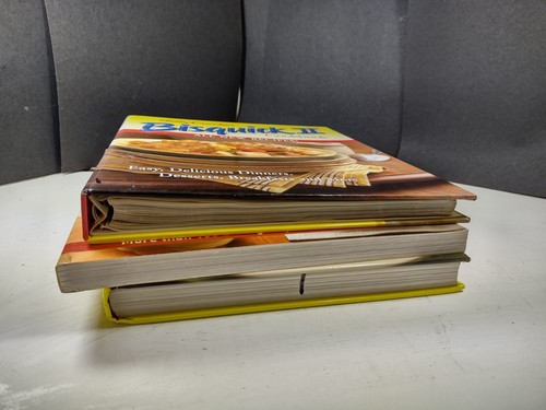 Betty Crocker Bisquick Cookbook Lot of 3 full color books 2009-2011 - Picture 15 of 17