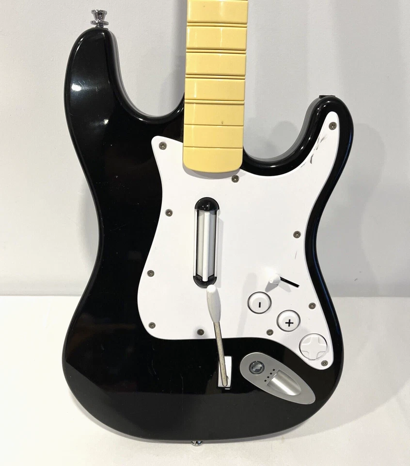 ROCK BAND FENDER STRATOCASTER WIRELESS GUITAR CONTROLLER 19091 FOR NINTENDO WII - Image 2 of 4