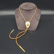 Corbata trenzada bolo piedra ágata natural cordón con flecha tono dorado y puntas de metal