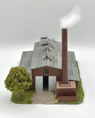 Atlas N Scale  Oceanic Factory/ Maintenance Shop Fully Assembled